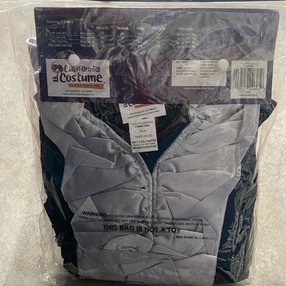 Very Cool Vampire Adult Costume! New! - Picture 8 of 8